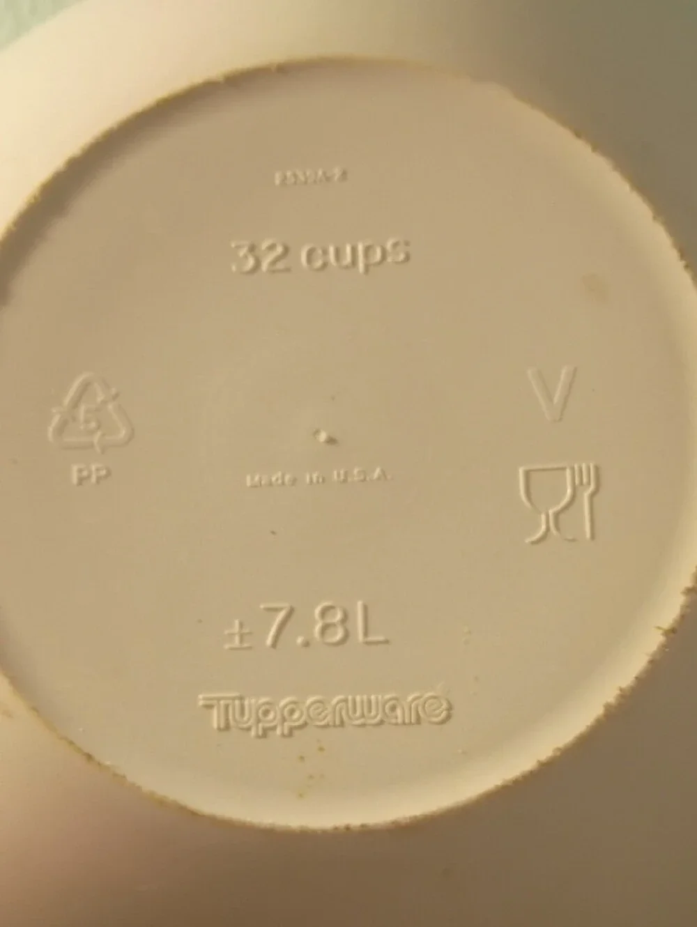 32 Cup Tupperware  Bowl with Pink Lid - White Bowl